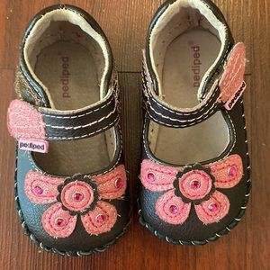 Pediped shoes sz 6 / 12 months baby shoes boutique shoes Velcro closure flowers